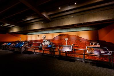 Discovering Mars: Robot Explorers