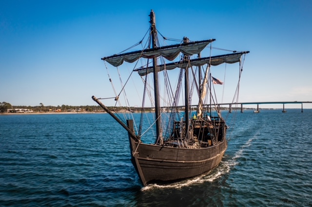 Niña & Pinta Replica Ships: Guntersville City  Harbor